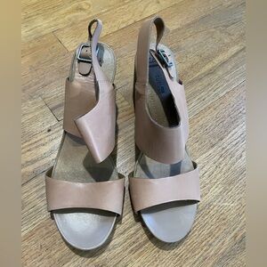 🌱Clarks NWT Tan Leather Women's Sandals